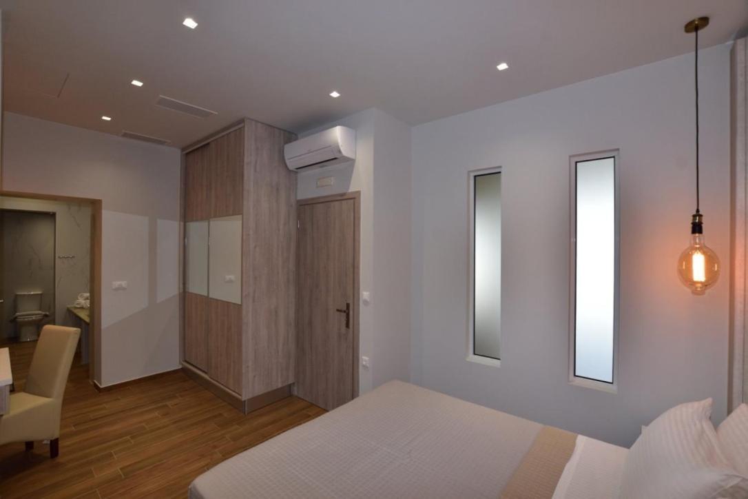 Gonis Grand Luxury Suite Palaiochora Exterior photo