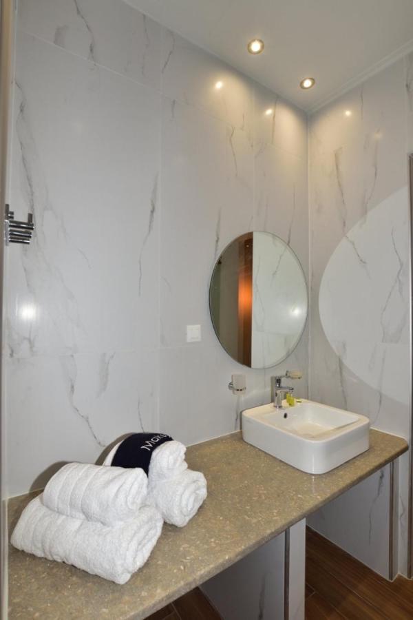 Gonis Grand Luxury Suite Palaiochora Exterior photo