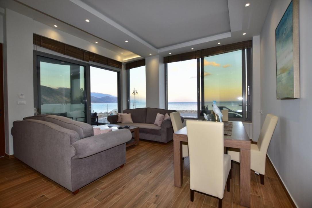 Gonis Grand Luxury Suite Palaiochora Exterior photo