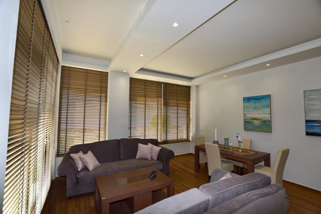 Gonis Grand Luxury Suite Palaiochora Exterior photo